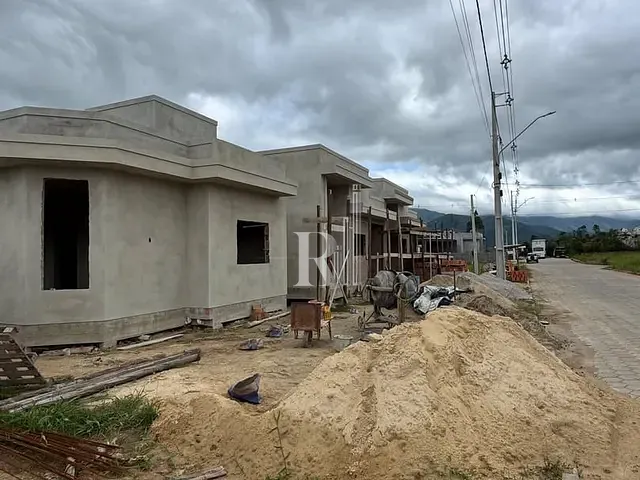 Casa 2 quartos e 2 banheiros, à venda, no bairro Areião em Canelinha