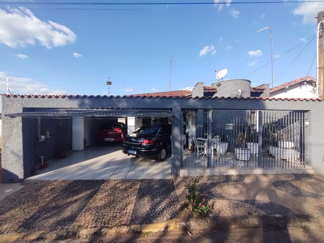 Casa com 235m² 3 quartos e 3 banheiros, à venda, no bairro Jardim Santa Ursula em Aguaí