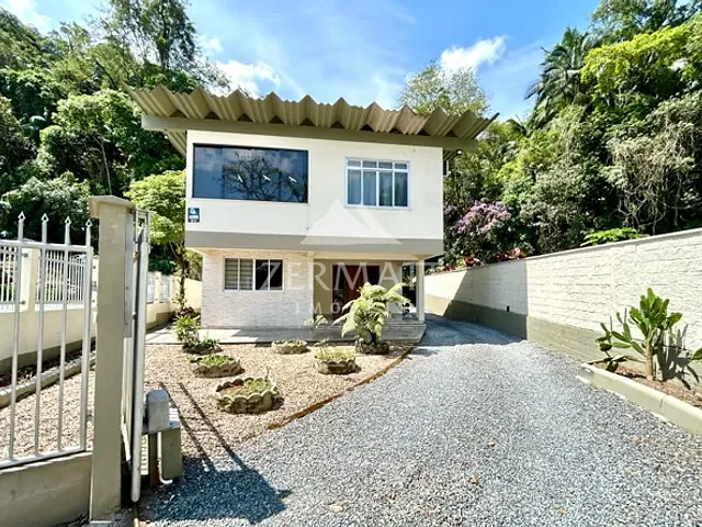 Casa 3 quartos e 4 banheiros, à venda, no bairro Victor Konder em Blumenau