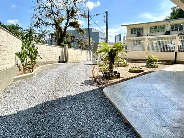 Casa 3 quartos e 4 banheiros, à venda, no bairro Victor Konder em Blumenau