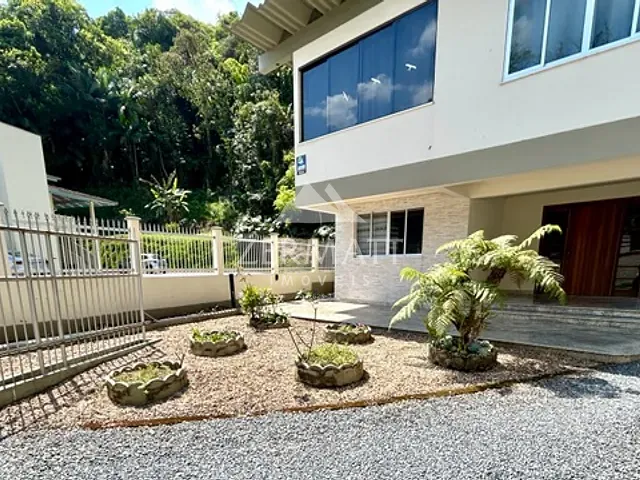 Casa 3 quartos e 4 banheiros, à venda, no bairro Victor Konder em Blumenau