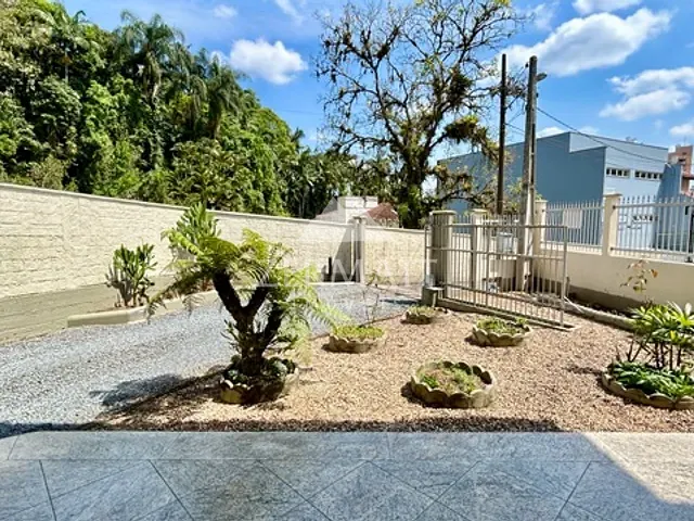 Casa 3 quartos e 4 banheiros, à venda, no bairro Victor Konder em Blumenau