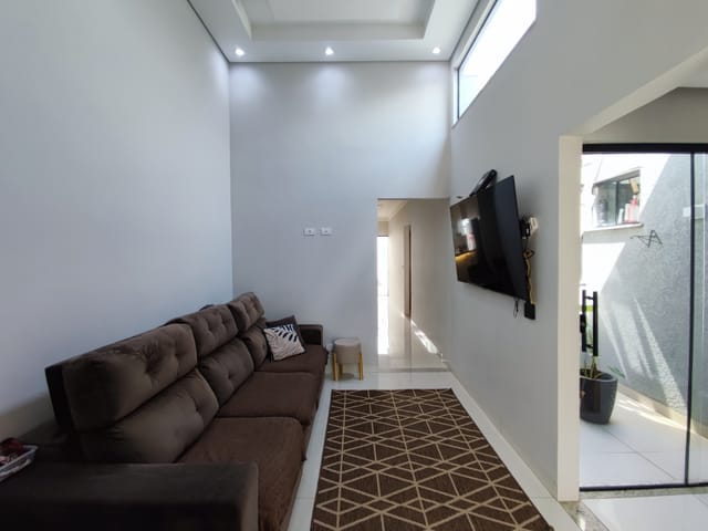 Foto do Casa - Seu novo lar no Jd Novo Oásis: 108m², suíte + 2 quartos, gourmet e energia solar | Benites & Gonzaga Imóveis