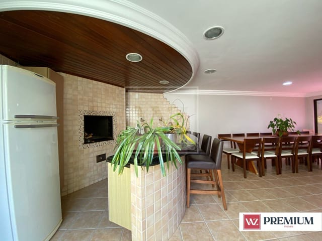 Casa com 277m², à venda, no bairro Oficinas em Ponta Grossa