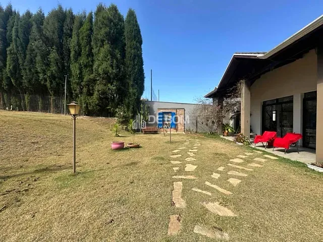 Casa 3 quartos e 5 banheiros, à venda, no bairro Residencial e Industrial Campo Alegre em Poços de Caldas