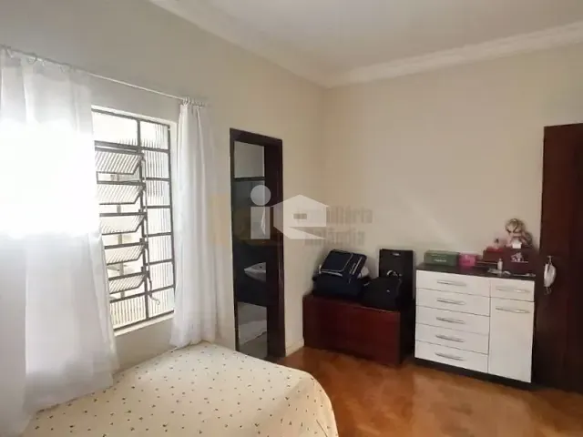 Casa com 675m² 3 quartos e 2 banheiros, à venda, no bairro Centro em Rolândia
