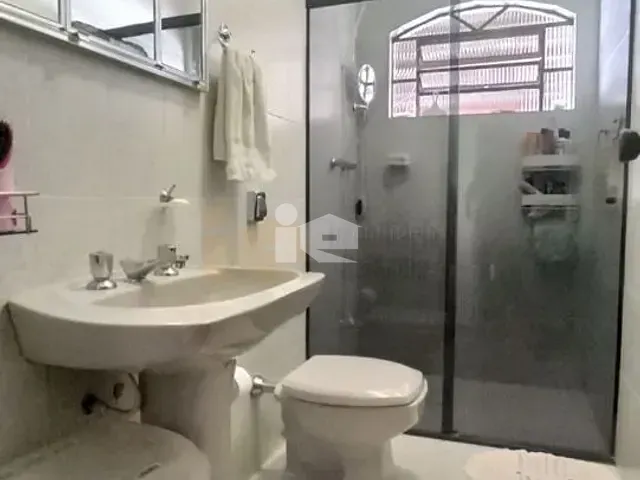 Casa com 675m² 3 quartos e 2 banheiros, à venda, no bairro Centro em Rolândia