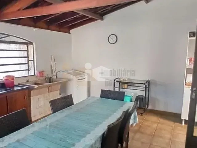 Casa com 675m² 3 quartos e 2 banheiros, à venda, no bairro Centro em Rolândia