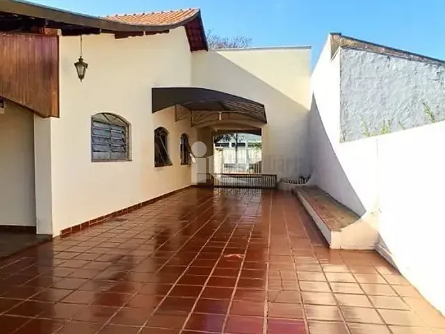 Casa com 675m² 3 quartos e 2 banheiros, à venda, no bairro Centro em Rolândia