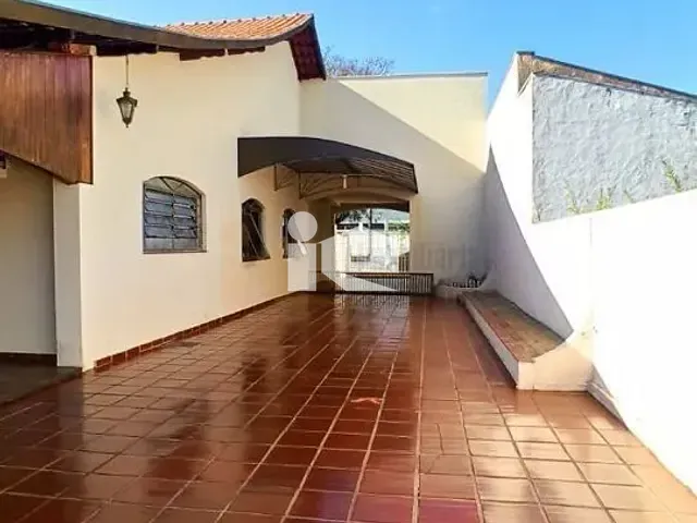 Casa com 675m² 3 quartos e 2 banheiros, à venda, no bairro Centro em Rolândia