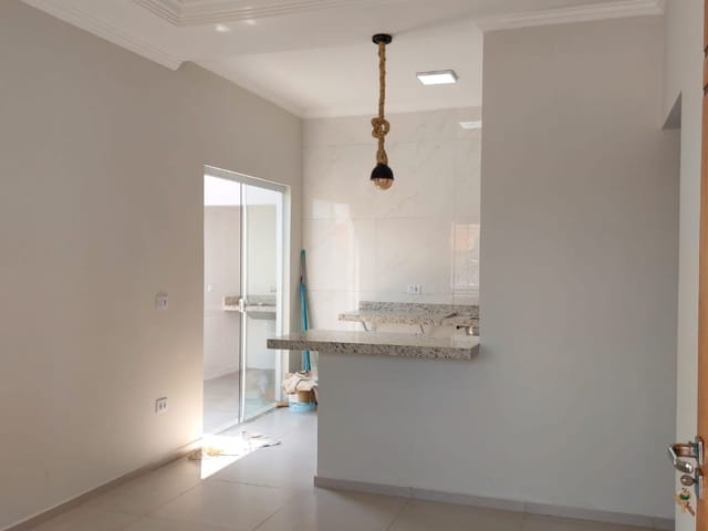 Foto do Casa - CASA A VENDA NO JARDIM PAINEIRAS.
02 DORMITÓRIOS SENDO UMA SUÍTE,
SALA E COZINHA AMERICANA;
BANHEIRO SOCIAL, LAVANDERIA, ESPAÇO AMPLO DE GARAGEM COM ÁREA DE CHURRASQUEIRA.
POSSUI UM EXCELENTE ACABAMENTO, BOX E ESPELHOS NOS BANHEIROS, PISO E REVESTIMENTO EM PORCELANATO, PIAS EM PEDRAS SOB MEDIDAS, SANCA DE GESSO, PENDENTES, CHURRASQUEIRA COM PIA AUXILIAR E COOKTOP, 02 PORTÕES BASCULANTES, FACHADA COM ACABAMENTO EM VIDRO. | Guaxupé Imóveis Ltda