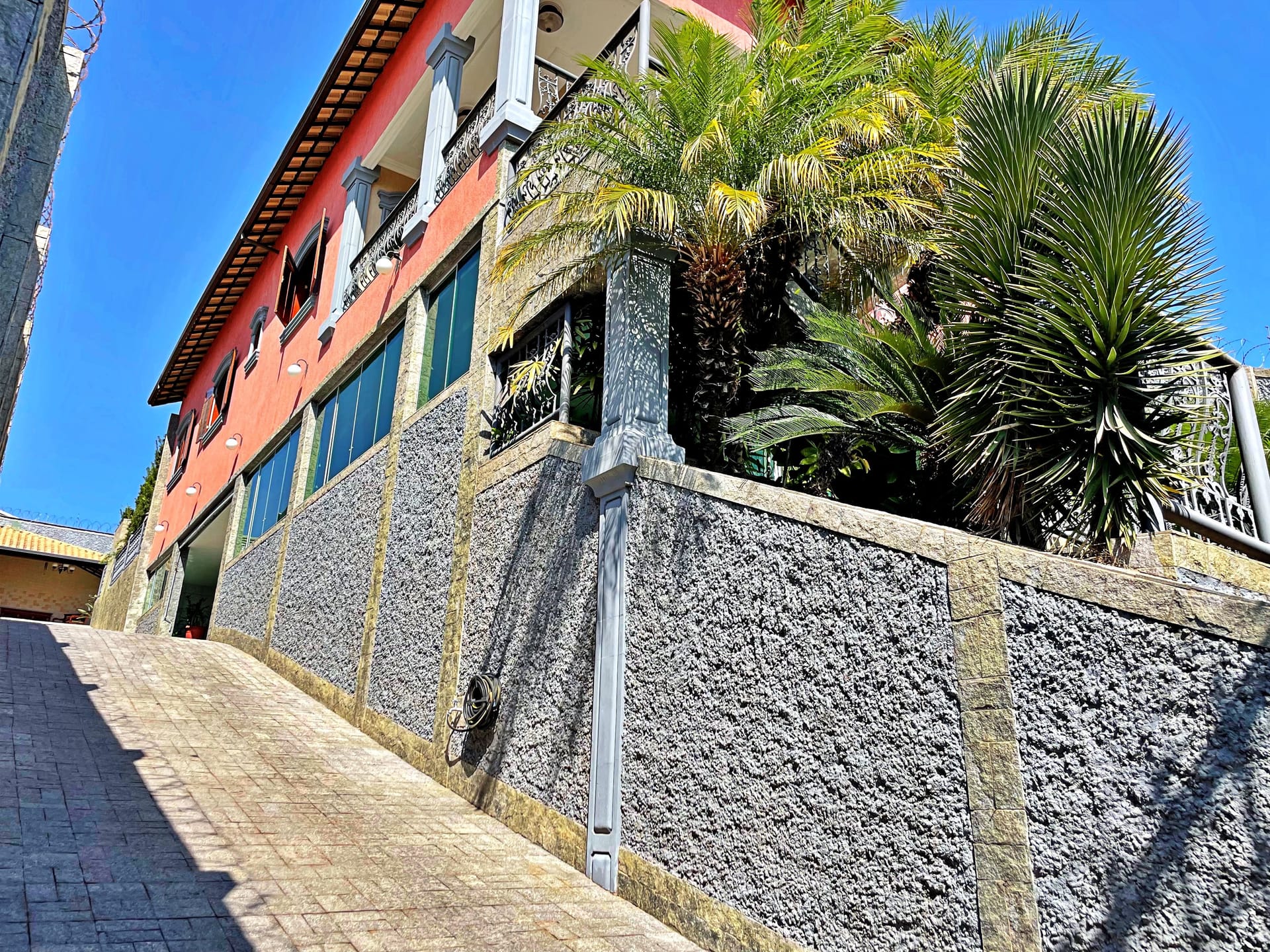 Casa de alto padrão à venda com 4 quartos e suíte master no Bairro Trevo em Belo Horizonte/MG