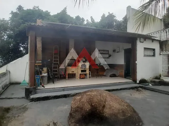 Casa com 500m² 6 quartos e 6 banheiros, à venda ou para alugar, no bairro Piratininga em Niterói