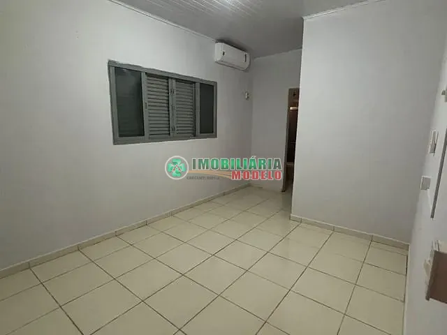Casa 4 quartos e 1 banheiro, para alugar, no bairro Bela Vista em Canarana