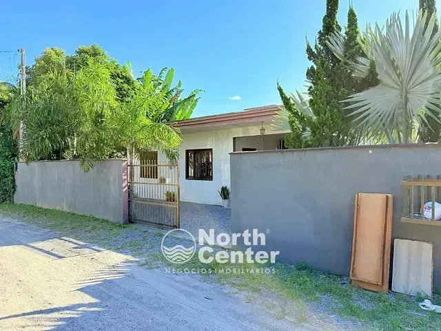Casa 3 quartos e 1 banheiro, à venda, no bairro Conquista em Balneário Barra do Sul