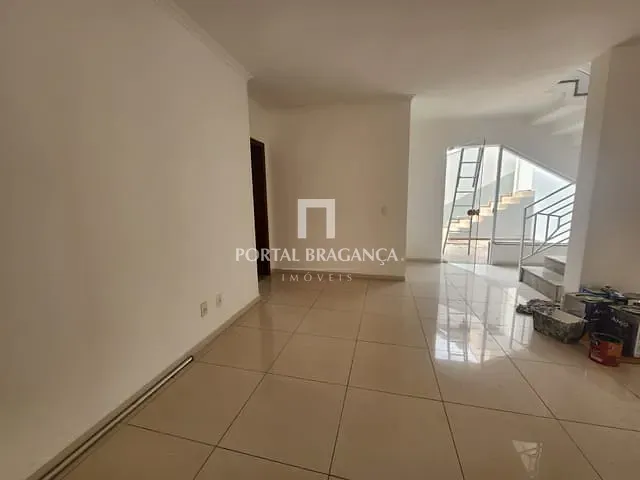 Casa com 600m² 4 quartos e 2 banheiros, à venda ou para alugar, no bairro Residencial Colinas de São Francisco em Bragança Paulista