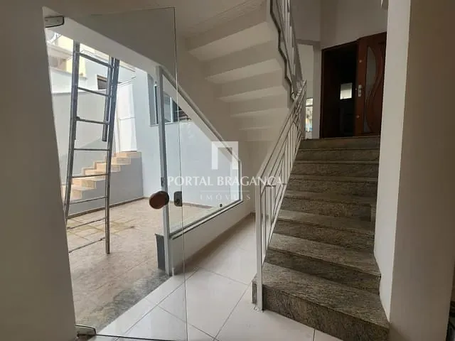 Casa com 600m² 4 quartos e 2 banheiros, à venda ou para alugar, no bairro Residencial Colinas de São Francisco em Bragança Paulista