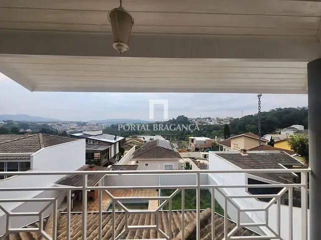 Casa com 600m² 4 quartos e 2 banheiros, à venda ou para alugar, no bairro Residencial Colinas de São Francisco em Bragança Paulista