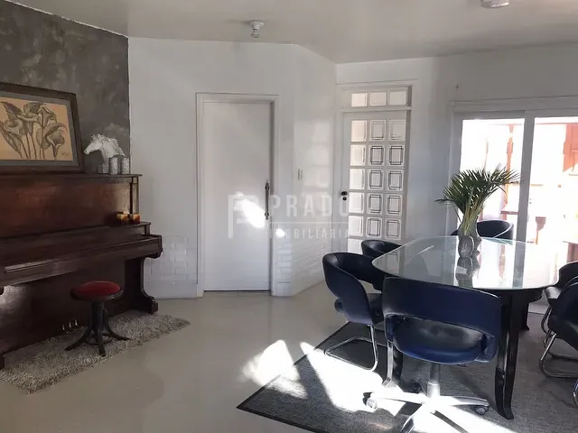 Casa com 270m² 4 quartos e 3 banheiros, à venda, no bairro Três Vendas em Pelotas