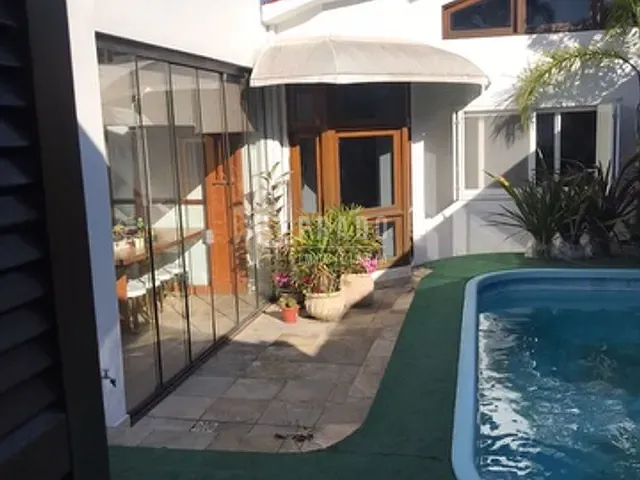 Casa com 270m² 4 quartos e 3 banheiros, à venda, no bairro Três Vendas em Pelotas