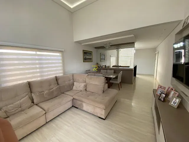 Casa com 325m², à venda, no bairro Alto Cascavel em Guarapuava
