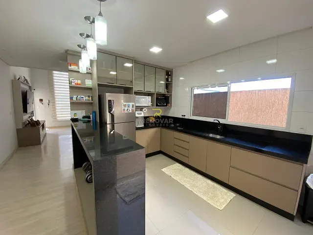 Casa com 325m², à venda, no bairro Alto Cascavel em Guarapuava