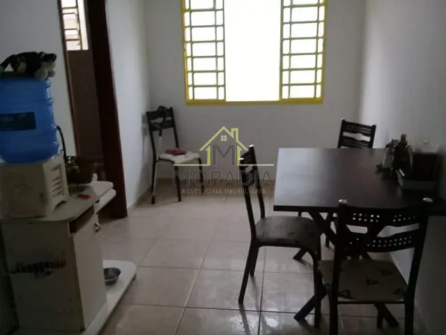 Casa com 300m² 3 quartos e 1 banheiro, à venda, no bairro Centro em Guaxupé