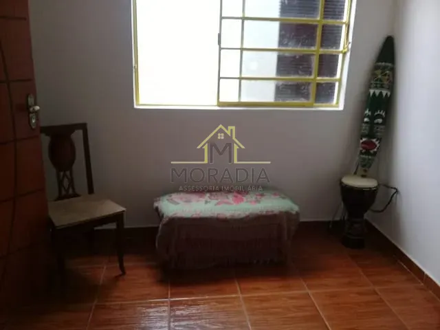 Casa com 300m² 3 quartos e 1 banheiro, à venda, no bairro Centro em Guaxupé