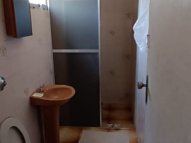 Casa 2 quartos e 1 banheiro, à venda, no bairro Guarani em Belo Horizonte