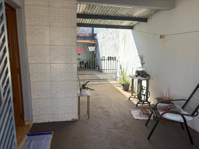 Casa com 200m² 4 quartos e 1 banheiro, à venda, no bairro Conjunto Farid Libos em Londrina