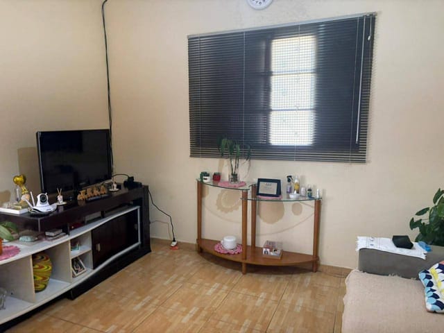 Casa com 200m² 4 quartos e 1 banheiro, à venda, no bairro Conjunto Farid Libos em Londrina