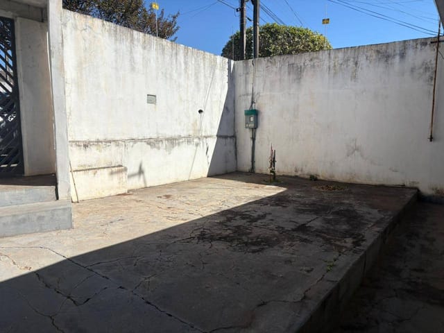 Casa com 200m² 4 quartos e 1 banheiro, à venda, no bairro Conjunto Farid Libos em Londrina