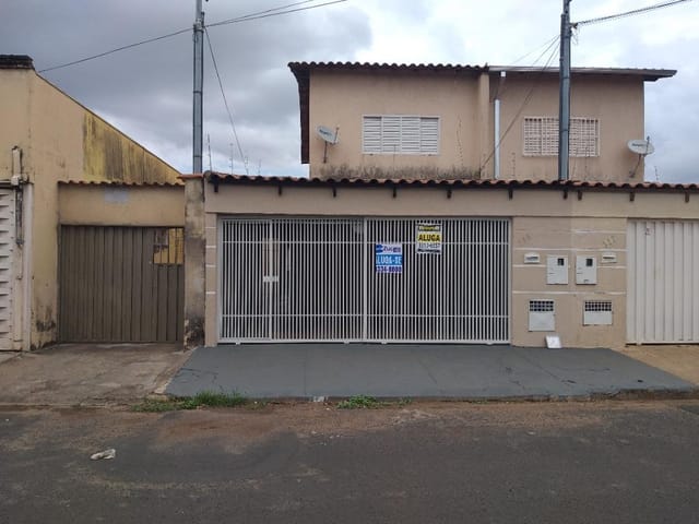 Foto do Casa - Casa com 3 dormitórios para alugar, 10 m² por R$ 900,00/mês - Lourdes - Uberaba/MG | ZUCATO IMOBILIARIA LTDA