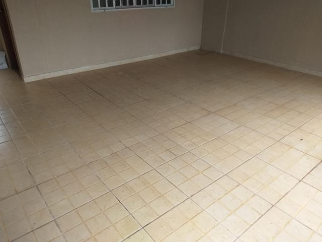 Foto do Casa - Casa com 3 dormitórios para alugar, 10 m² por R$ 900,00/mês - Lourdes - Uberaba/MG | ZUCATO IMOBILIARIA LTDA