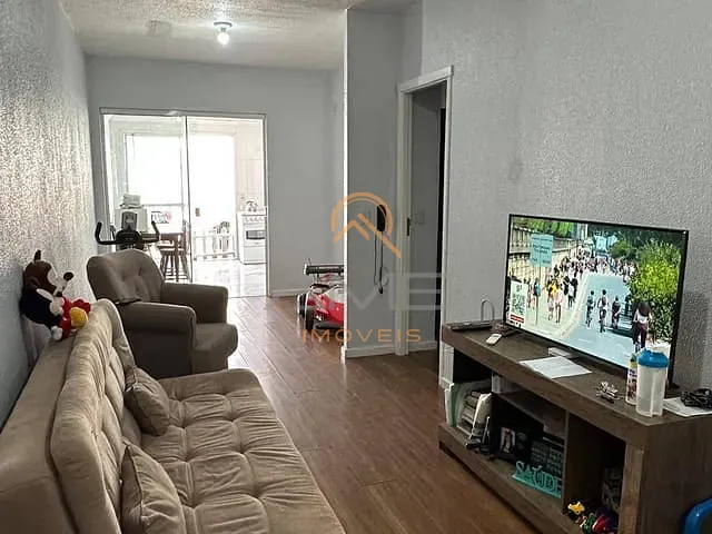 Casa 2 quartos e 2 banheiros, à venda, no bairro Três Vendas em Pelotas