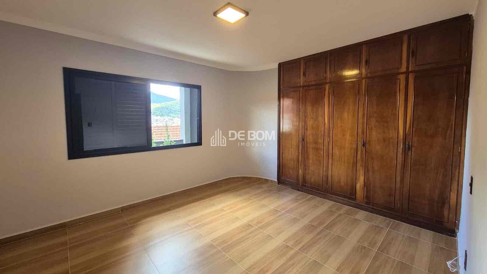 Casa à venda com 4 quartos, 270m² - Foto 27