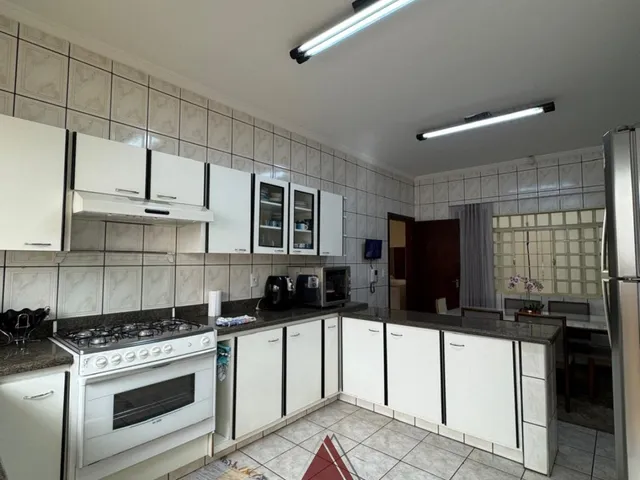 Casa com 260m² 3 quartos e 2 banheiros, à venda, no bairro Jardim Guanabara em Franca