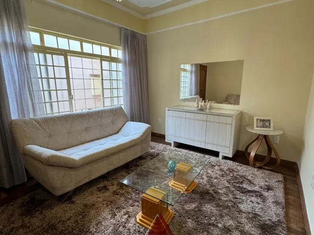Casa com 260m² 3 quartos e 2 banheiros, à venda, no bairro Jardim Guanabara em Franca