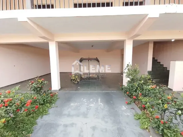 Casa com 673m² 3 quartos e 3 banheiros, à venda, no bairro Vila Naufel em Mococa