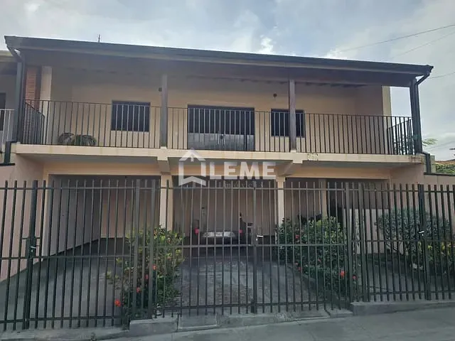 Casa com 673m² 3 quartos e 3 banheiros, à venda, no bairro Vila Naufel em Mococa