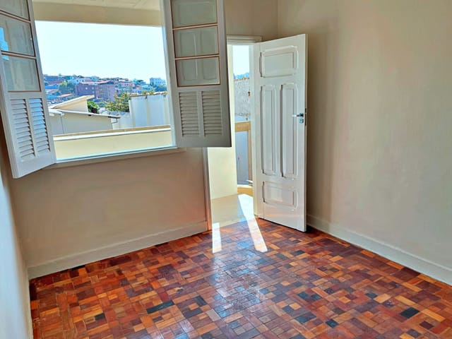 Foto do Casa - Casa para aluguel com 03 quartos para fins residenciais e comerciais, bairro Carlos Prates, Belo Horizonte-MG | Laris imóveis