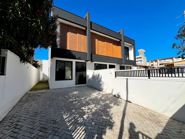 Casa com 206m² 3 quartos e 3 banheiros, à venda, no bairro Ingleses do Rio Vermelho em Florianópolis