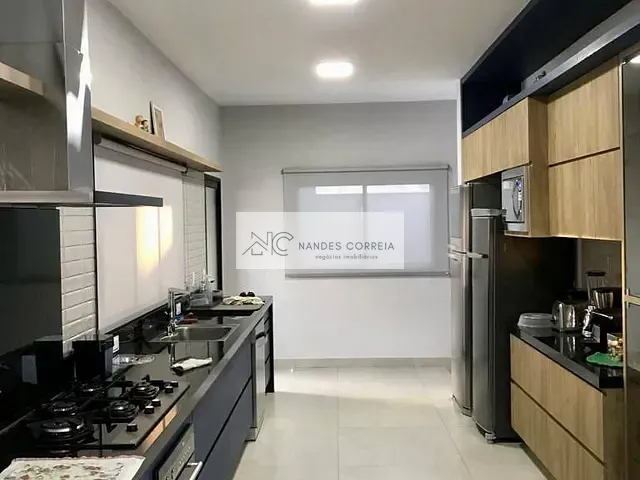 Casa 4 quartos e 4 banheiros, à venda, no bairro Jardim Tarobá em Cambé