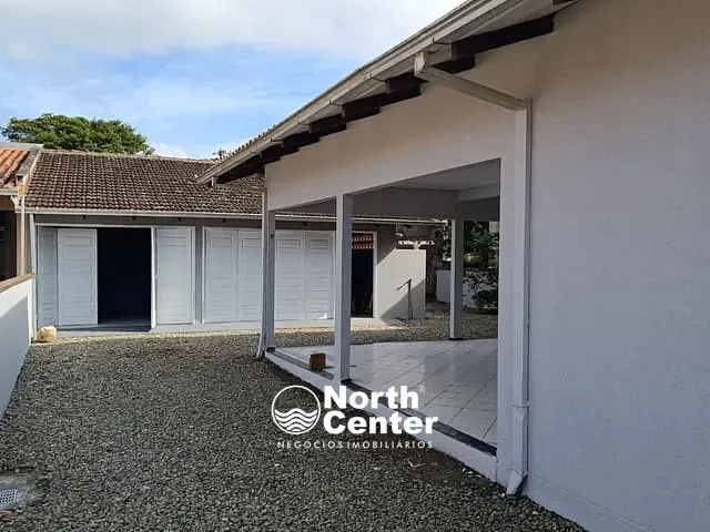 Casa com 360m² 3 quartos e 2 banheiros, à venda, no bairro centro em Balneário Barra do Sul
