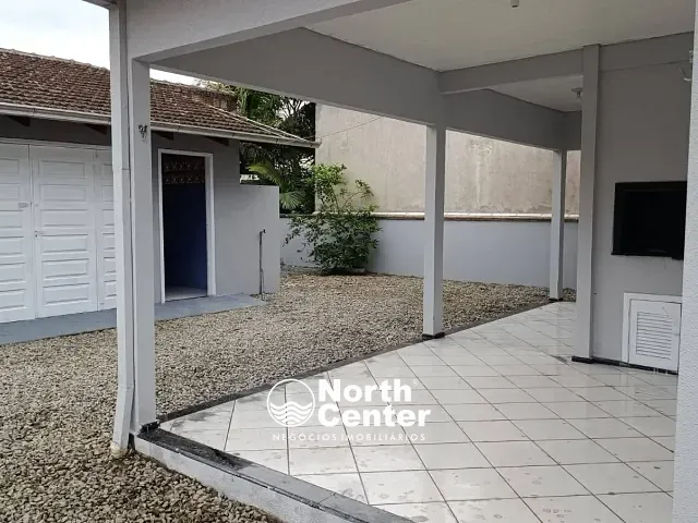 Casa com 360m² 3 quartos e 2 banheiros, à venda, no bairro centro em Balneário Barra do Sul