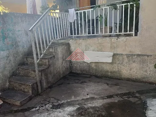 Casa com 250m² 3 quartos e 1 banheiro, à venda, no bairro Parque São Vicente em Mauá