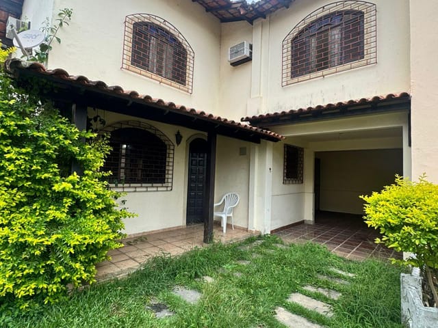 Casa 3 quartos e 3 banheiros, à venda, no bairro Balneário Remanso em Rio das Ostras