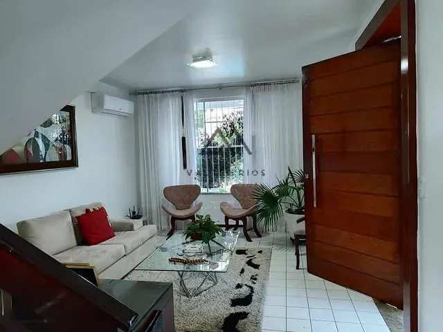 Casa 5 quartos e 3 banheiros, para alugar, no bairro Pontal em Ilhéus