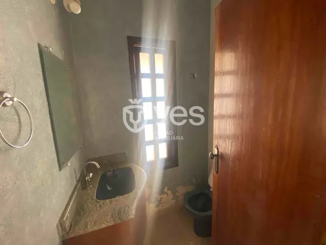 Casa com 744m² 3 quartos e 2 banheiros, à venda, no bairro Vila Santa Terezinha em Araxá