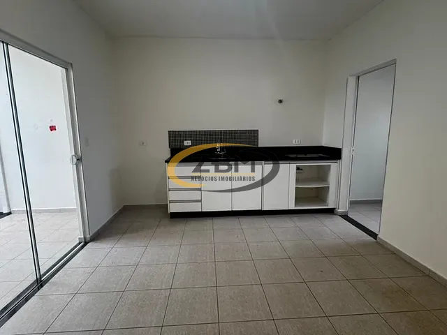 Casa com 188m² 3 quartos e 2 banheiros, para alugar, no bairro Brasília em Londrina